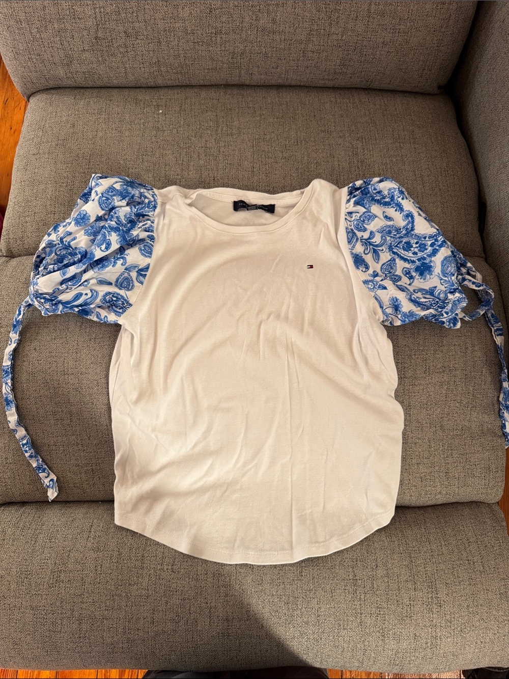 Tommy Hilfiger White Tee with Blue Paisley Puff Sleeves Medium